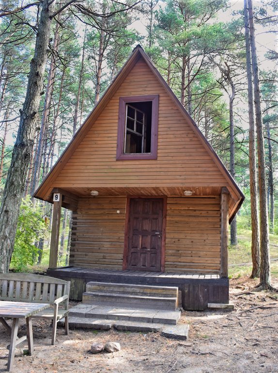 Two-storey log cabin; price per person